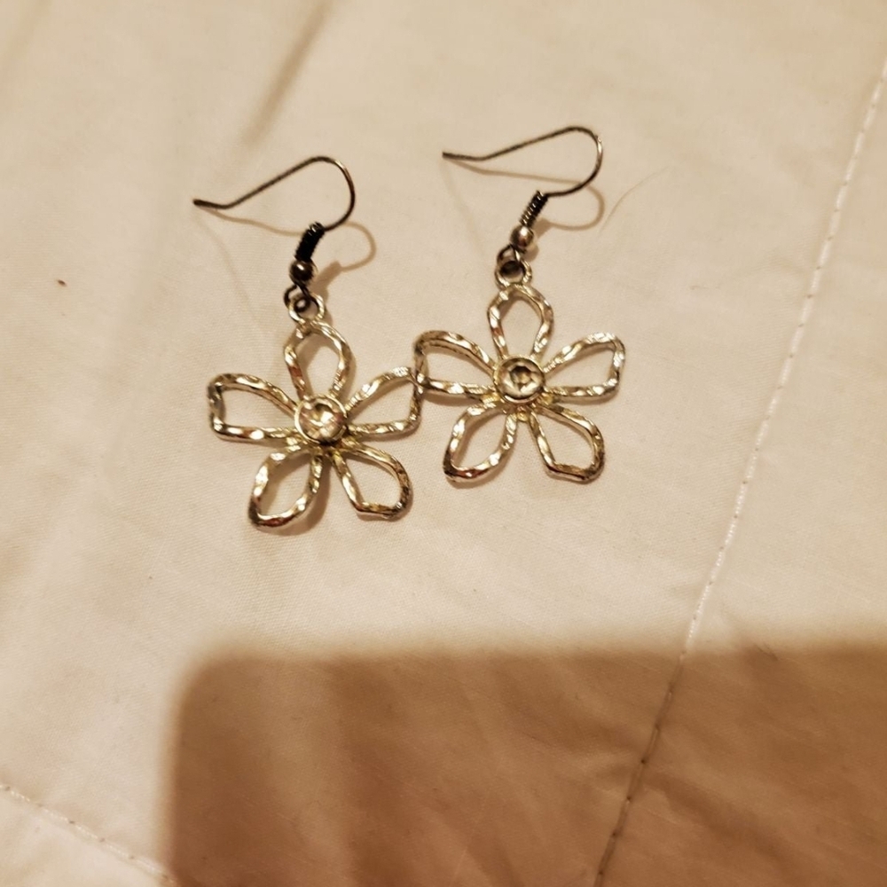 Elegant Silver Flower Earrings